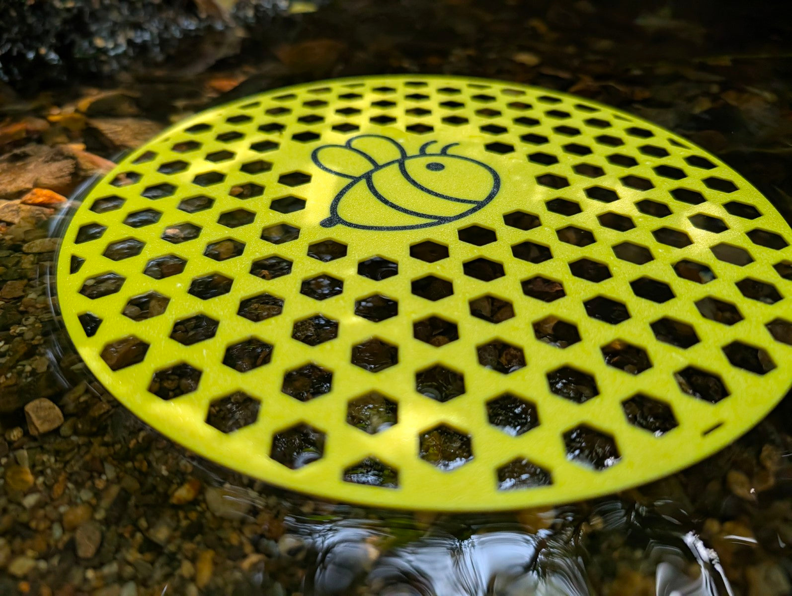 Abreuvoir à abeilles flottant pour bac d'eau modèle "L'Îlot" La Buse Qui File