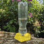 Abreuvoir à abeilles pour bouteille d'eau et soda modèle "L'Alvéo" La Buse Qui File