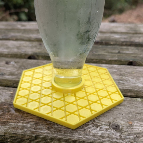 Abreuvoir à abeilles pour bouteille en verre T048 de jus de fruit modèle "L'Alvéo verre" La Buse Qui File