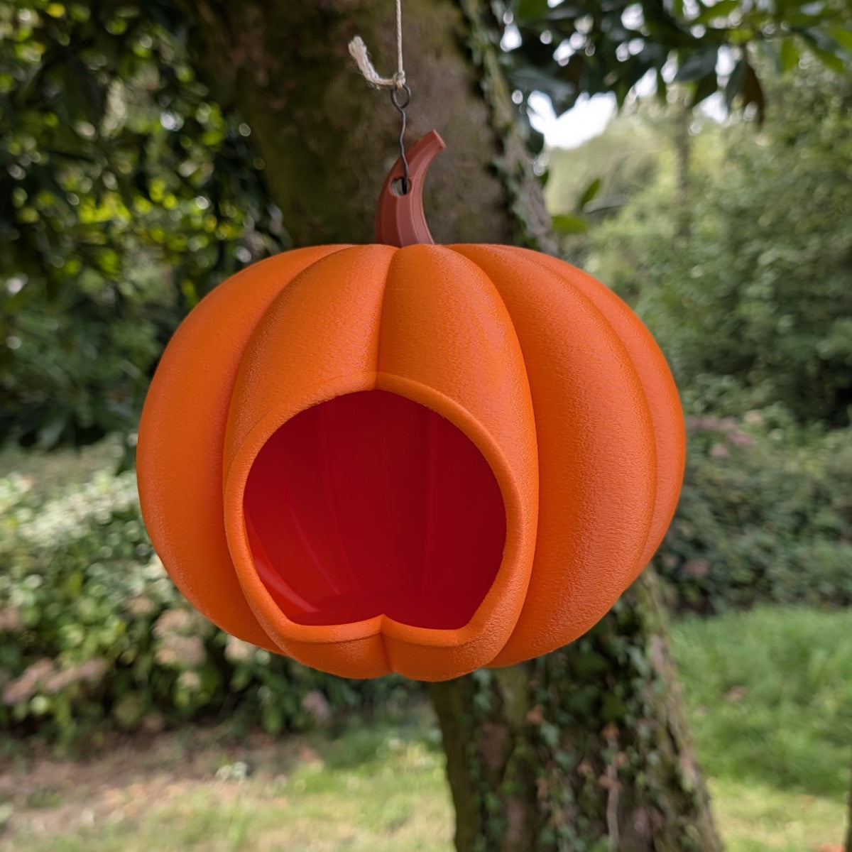Mangeoire à oiseaux à suspendre "La Citrouille" – Artisanale & Éco-conçue La Buse Qui File