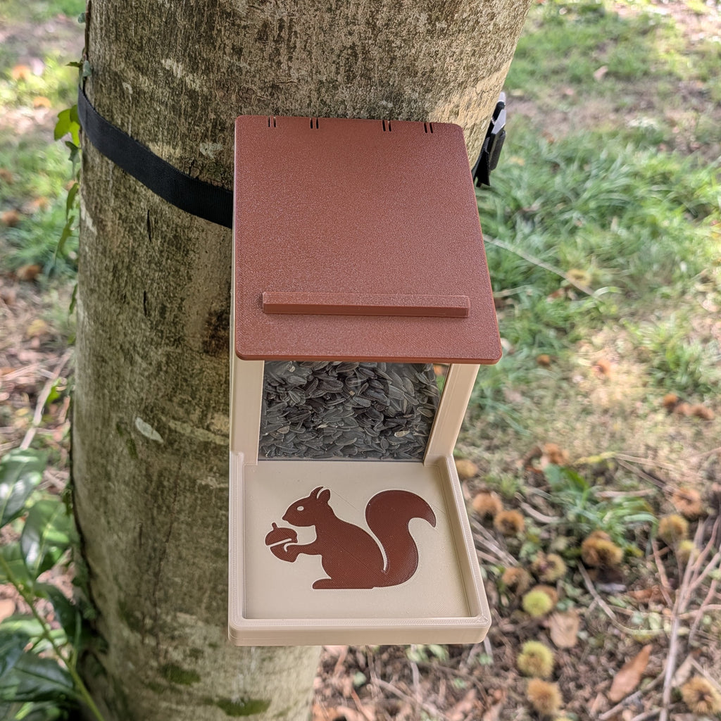 Squirrel feeder with seed reservoir - "La Canopée"