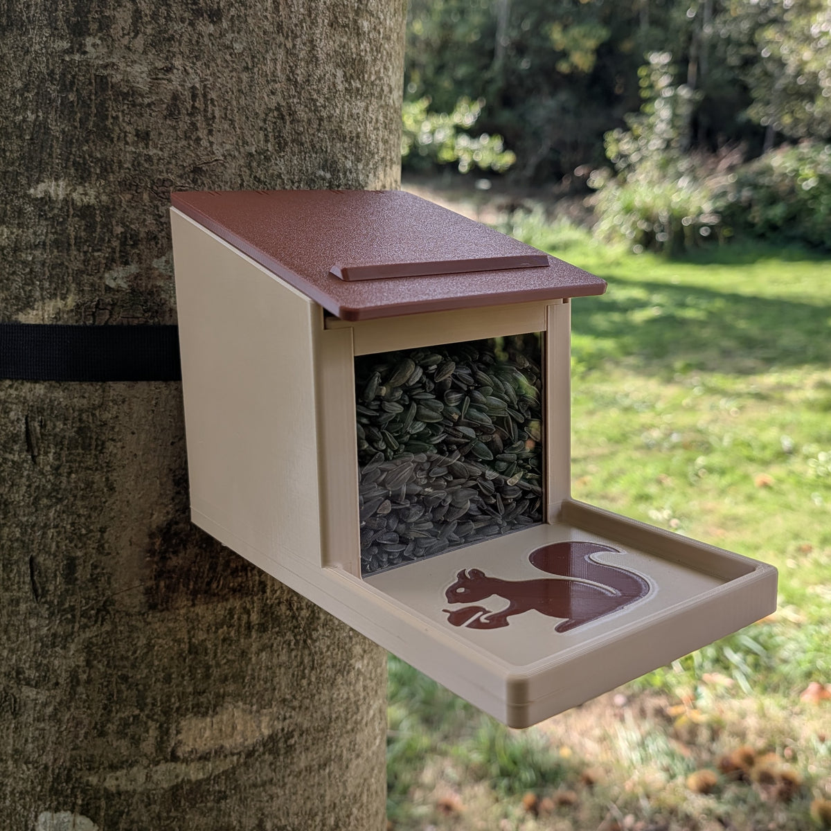 Squirrel feeder with seed reservoir - "La Canopée"