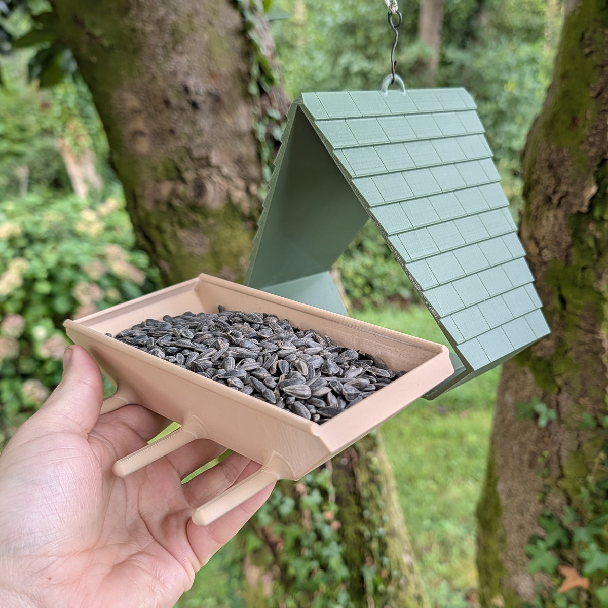 Designer-Vogelhaus aus Kunststoff zum Aufhängen, Modell "La Lucarnette"
