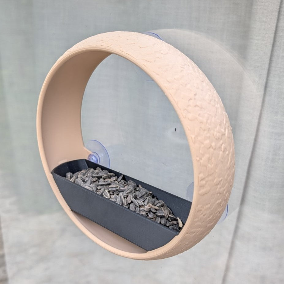 Zweifarbige Vogelfutterstation für Fenster im modernen Design, Modell „Der Fensterring“
