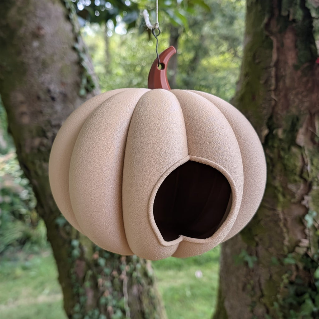"The Pumpkin" Hanging Bird Feeder – Handcrafted & Eco-designed