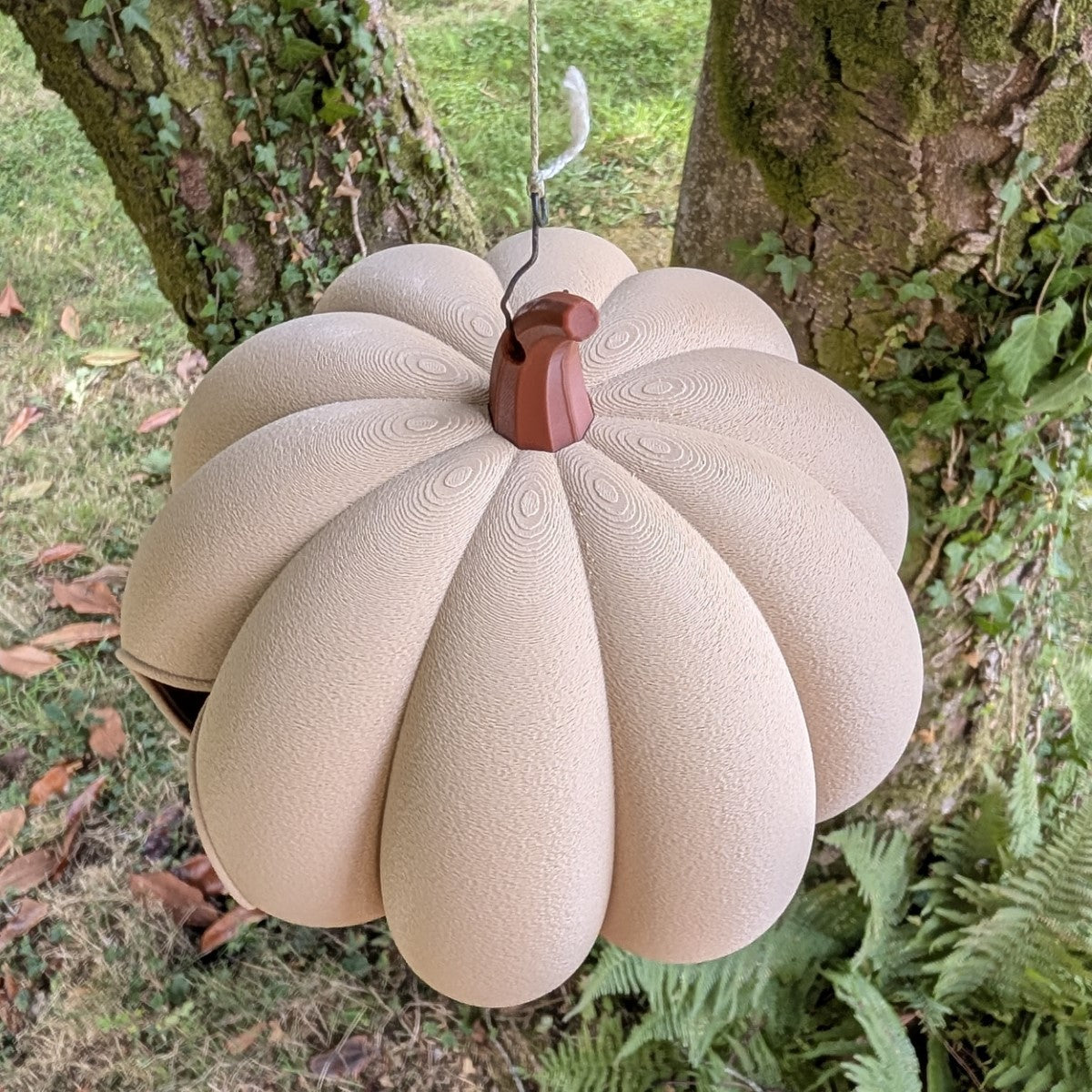 "The Pumpkin" Hanging Bird Feeder – Handcrafted & Eco-designed