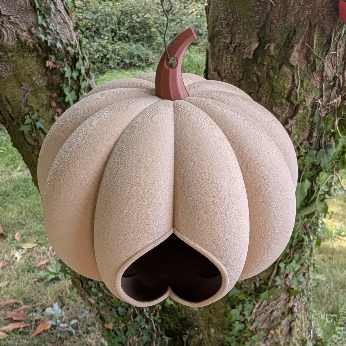 "The Pumpkin" Hanging Bird Feeder – Handcrafted & Eco-designed
