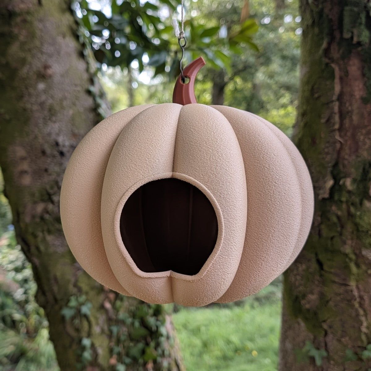 "The Pumpkin" Hanging Bird Feeder – Handcrafted & Eco-designed