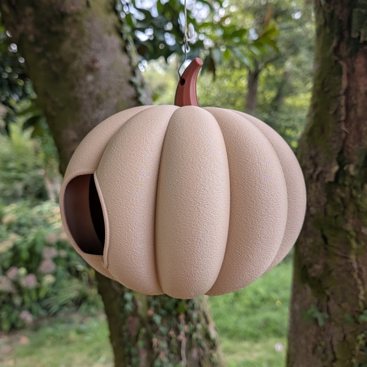 "The Pumpkin" Hanging Bird Feeder – Handcrafted & Eco-designed