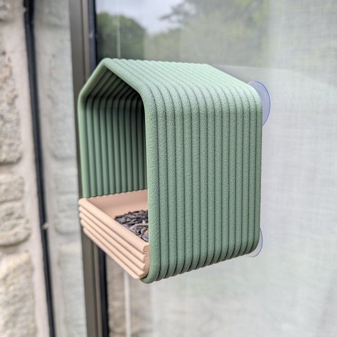 Mangeoire à oiseaux pour fenêtre modèle cabane La Buse Qui File