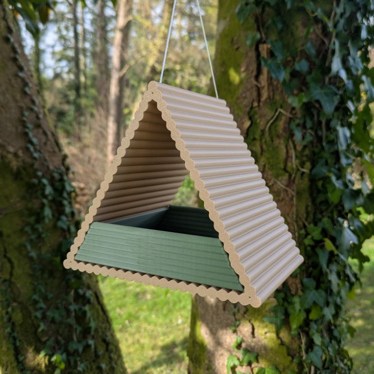 Mangeoire à oiseaux à suspendre modèle le tipi La Buse Qui File