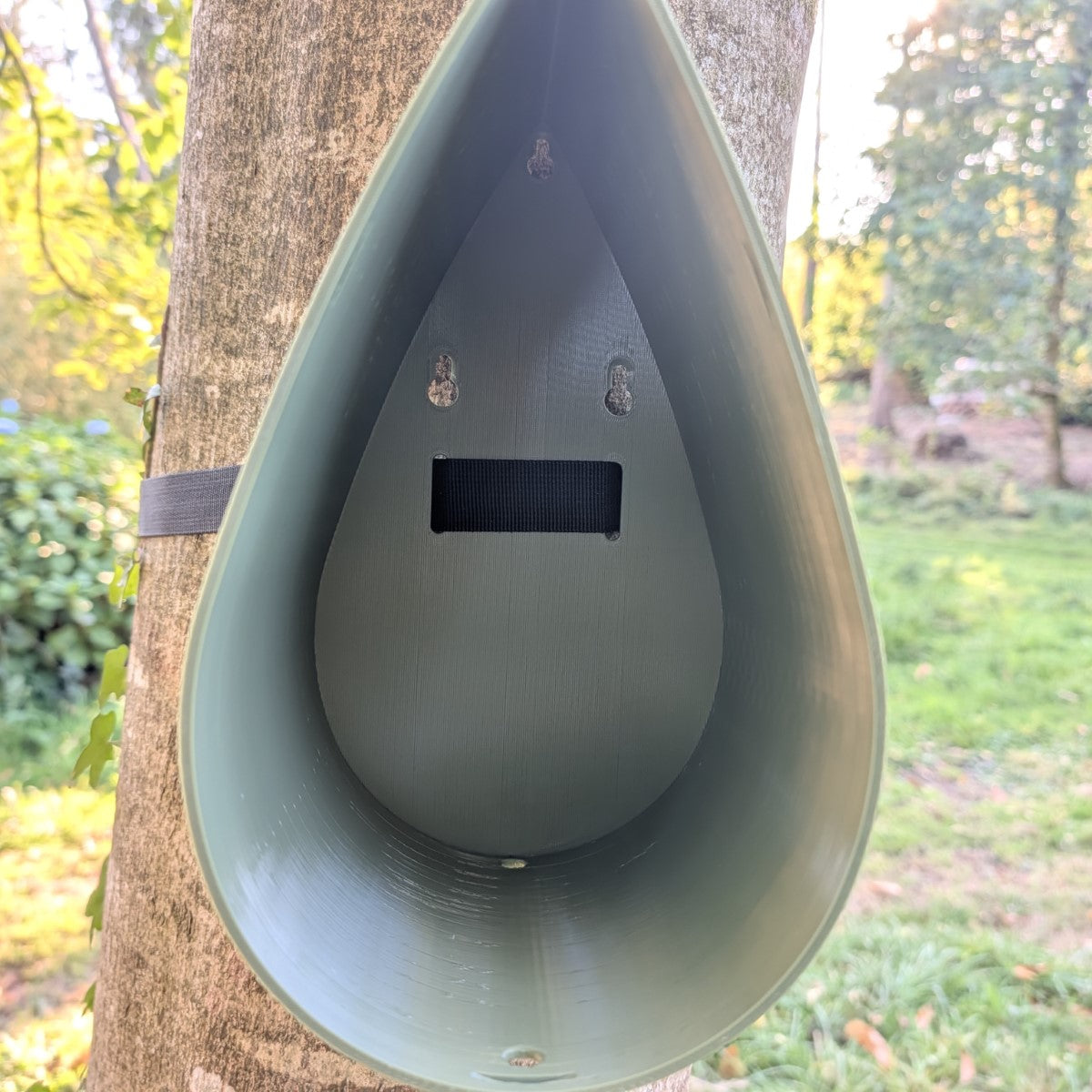 Nichoir à Oiseaux en plastique La Larme avec Sangle - Conforme LPO La Buse Qui File