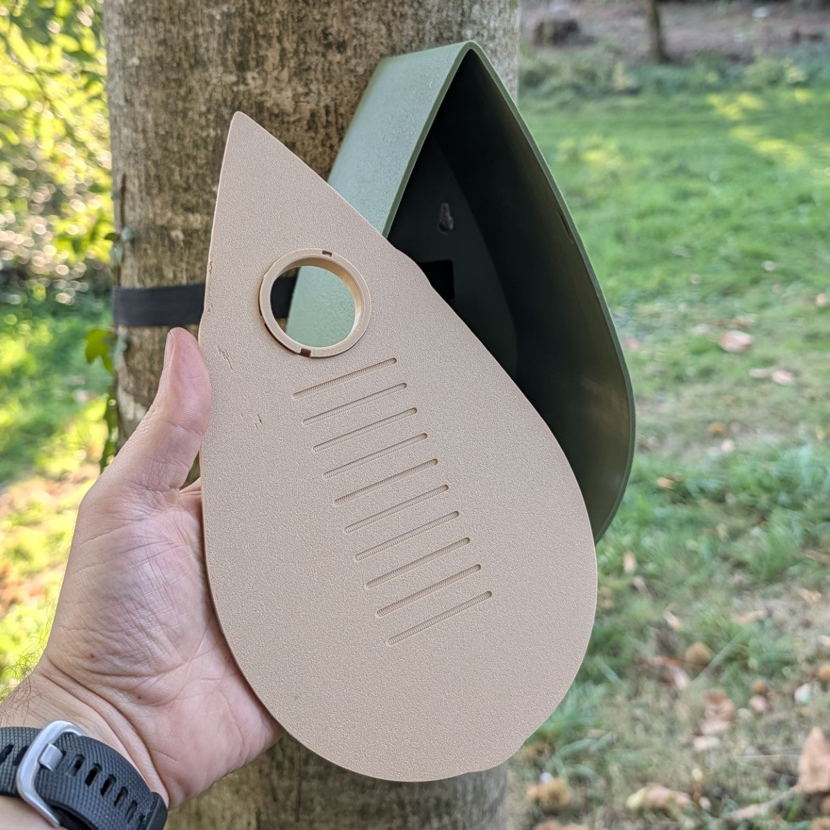 Nichoir à Oiseaux en plastique La Larme avec Sangle - Conforme LPO La Buse Qui File