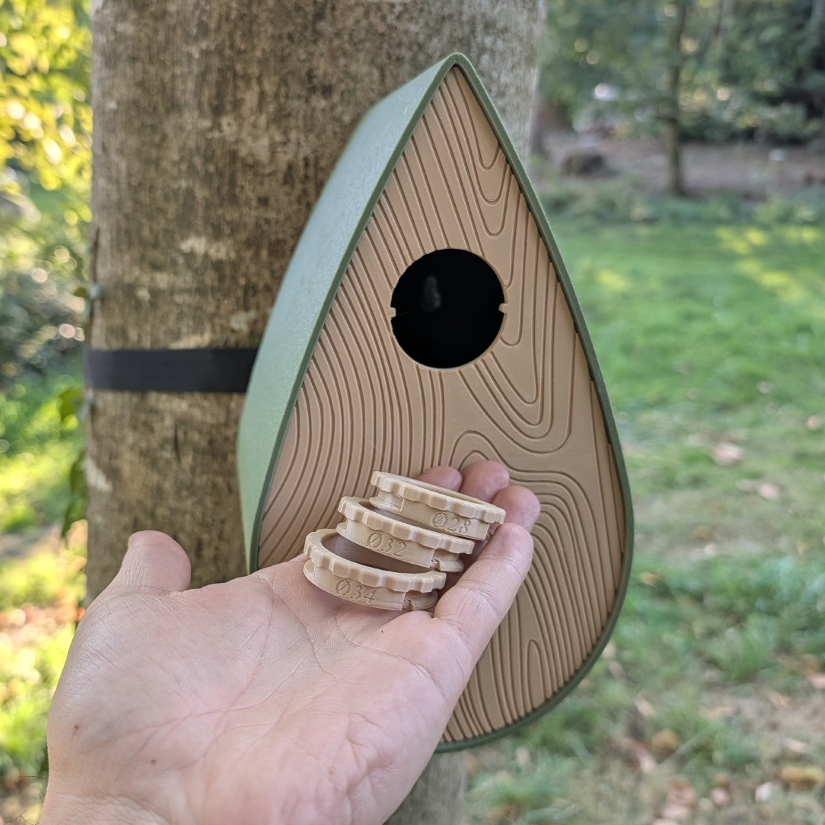 Nichoir à Oiseaux en plastique La Larme avec Sangle - Conforme LPO La Buse Qui File